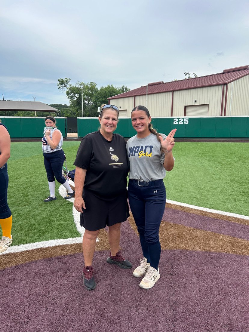 Emily Gonzalez tweet media