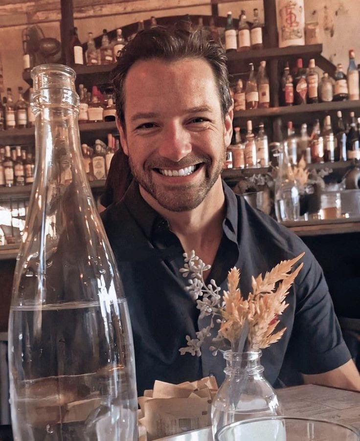kennaferrari's tweet photo. Um dia terei 60 anos (quase sua idade hoje em dia) e me lembrarei perfeitamente de como me apaixonei por você aos 19. https://t.co/R1h72oZIf3