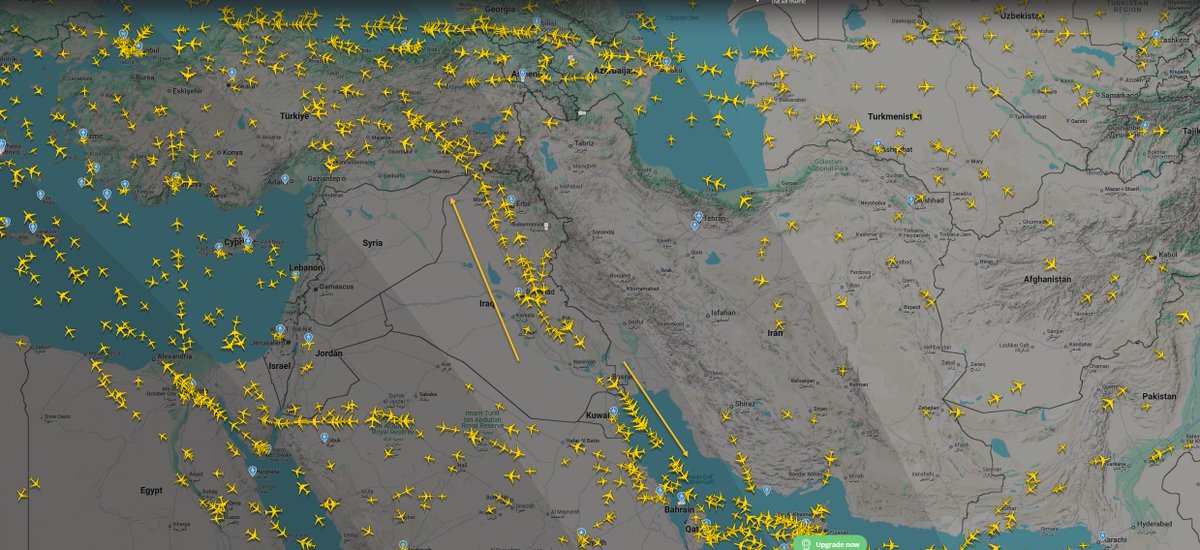oz_bassguy's tweet image. Airlines clearing out the main flight corridor over Iraq. Still quite a few flights over #Iran. #Israel