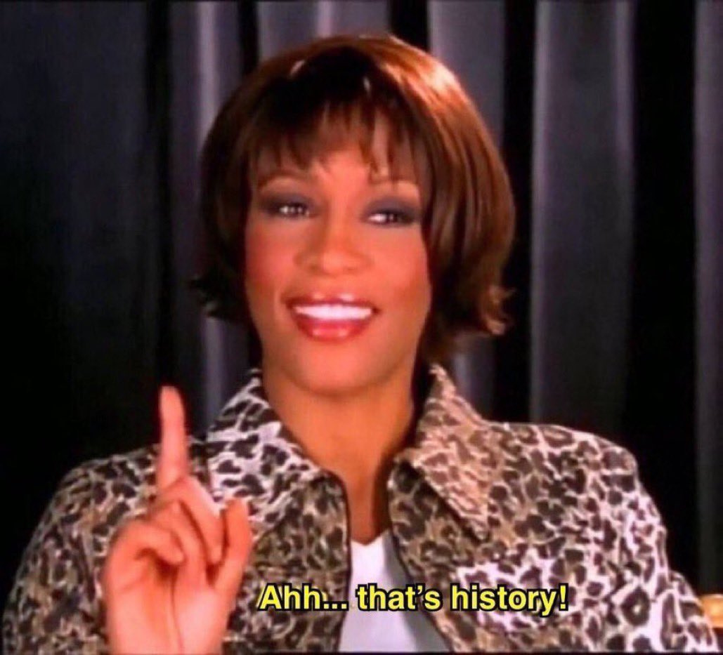 Thought a hot new bombshell was walking into the villa and it was Ariana in a wig. She looks hot AF in a dark wig. #LoveIsland