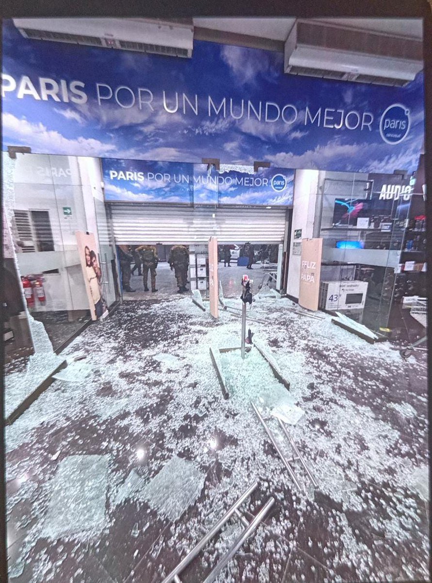 AlertaNewsCL's tweet photo. 🔴 LO ÚLTIMO | Delincuentes asaltan tienda París ubicada en Avenida Argentina, comuna de Valparaíso, Región de Valparaíso. https://t.co/1juu4xbbHQ