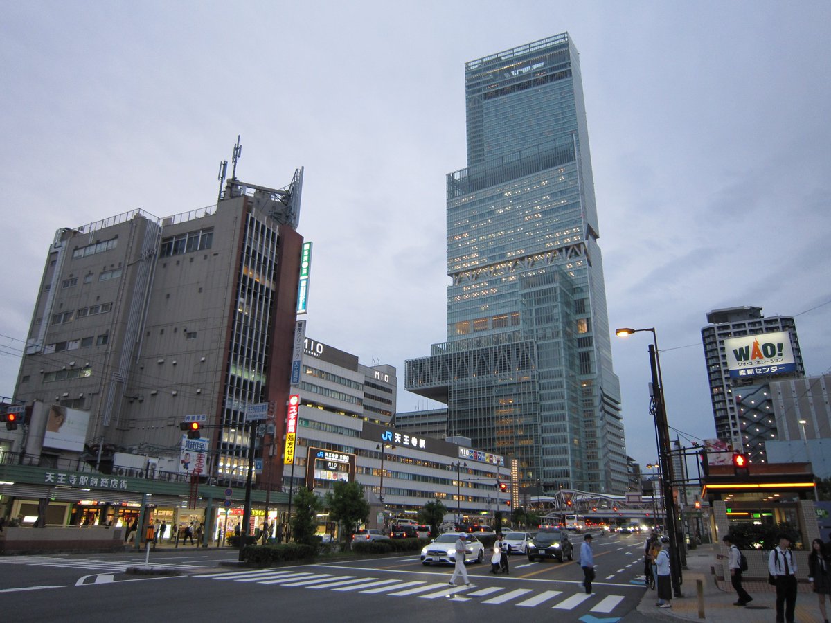 kirktoye's tweet image. 子供が産まれて3日経ちました!! 昨日は面会に行き、妻も赤ちゃんも元気そうで安心しました。自分の子供であると、尚更見ていて可愛く感じます!! 今日も面会に行ってきます!! 明日は妻と赤ちゃんが退院。今年新築したての我が家にやってきます!! 写真は昨日19時頃の面会後に撮った天王寺駅周辺です!!