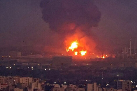 criptoo19's tweet image. Israel lanzó un ataque aéreo preventivo contra Irán, golpeando objetivos militares y nucleares. El Ministro de Defensa israelí advirtió sobre un inminente contraataque iraní con misiles y drones. Sirenas y emergencia en Israel.