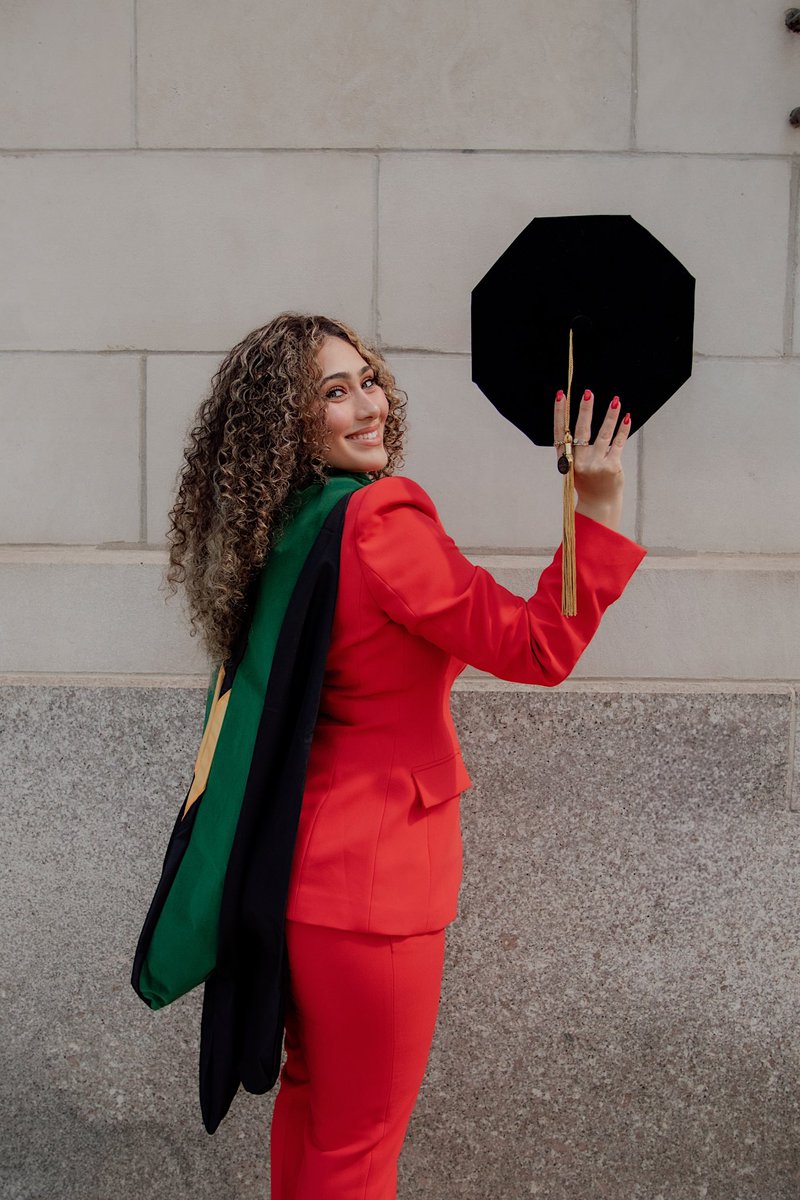 lxoubi's tweet image. graduated med school and got hooded recently. 🎓 still taking it all in but i’m so excited to start residency soon!
#MedTwitter #Graduation #DOproud #MedGrad