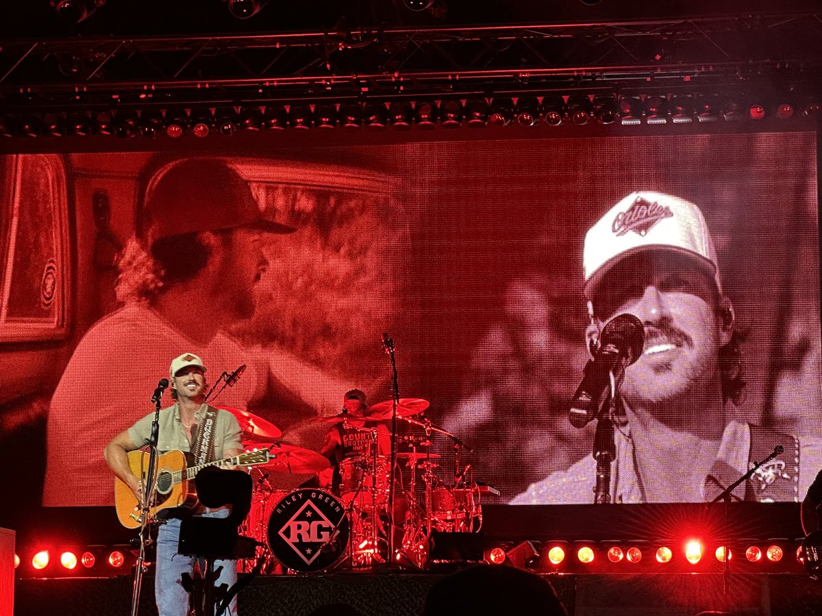 Ben Wagner (@benwag247) on Twitter photo After taking bp at Camden earlier, Riley Green hits the stage rocking an #Orioles cap tonight! <a href="/RileyGreenMusic/">Riley Green</a> After taking bp at Camden earlier, Riley Green hits the stage rocking an #Orioles cap tonight! <a href="/RileyGreenMusic/">Riley Green</a>