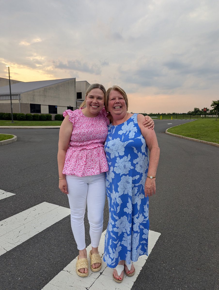 Kari Rowe tweet media