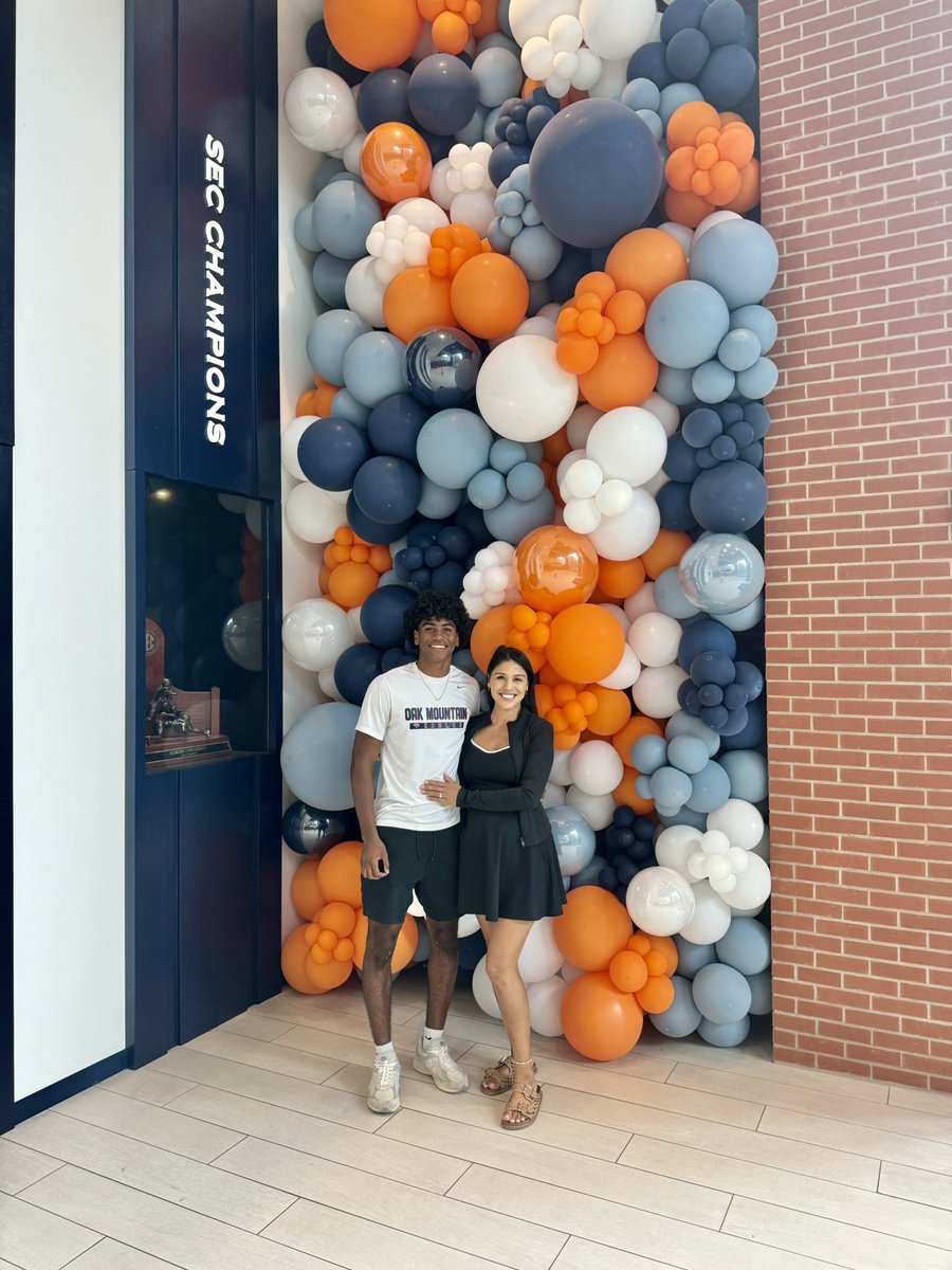 Jayden Aparicio-Bailey (@jaayy3_) on Twitter photo Had an amazing day at Auburn!! WDE🦅🦅<a href="/TJRushing20/">Coach Rushing</a> <a href="/CoachDurkin/">Coach Durkin</a> <a href="/CoachHughFreeze/">Hugh Freeze</a> <a href="/mccomb_shane/">Shane McComb</a> <a href="/FootballOMHS/">Oak Mountain Football</a> <a href="/samspiegs/">Sam Spiegelman</a> <a href="/adamgorney/">Adam Gorney</a> <a href="/ChadSimmons_/">ChadSimmons</a> <a href="/TomLoy247/">Tom Loy</a> Had an amazing day at Auburn!! WDE🦅🦅<a href="/TJRushing20/">Coach Rushing</a> <a href="/CoachDurkin/">Coach Durkin</a> <a href="/CoachHughFreeze/">Hugh Freeze</a> <a href="/mccomb_shane/">Shane McComb</a> <a href="/FootballOMHS/">Oak Mountain Football</a> <a href="/samspiegs/">Sam Spiegelman</a> <a href="/adamgorney/">Adam Gorney</a> <a href="/ChadSimmons_/">ChadSimmons</a> <a href="/TomLoy247/">Tom Loy</a>
