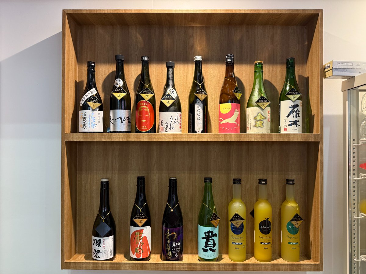 IctPowers's tweet photo. Interop Powers会場最終日
#Powers 名物の山口県＆萩市の地酒試飲ですが、だいぶ在庫が寂しくなって参りました。品切れ御免！
お早く幕張メッセ6M32 #Powers ブースへ！
#interop25
#powers
#Cisco #CiscoPartners
#萩ITグローバル人材育成協議会 https://t.co/xmHDZT6kRi