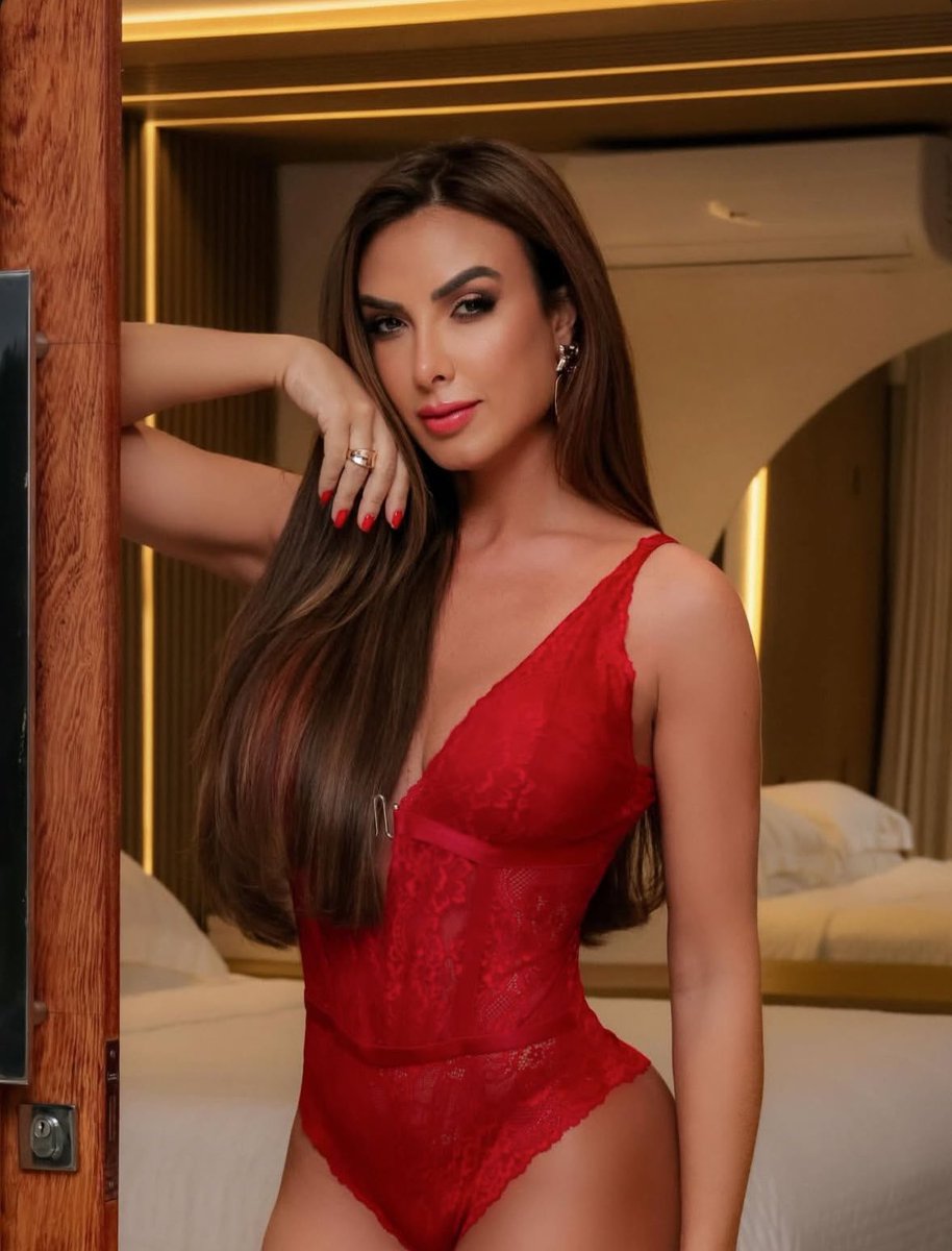 nicolebahls's tweet photo. Boa noite, flores da noite! Como estão? 🙃 https://t.co/hvoRTKsOPA