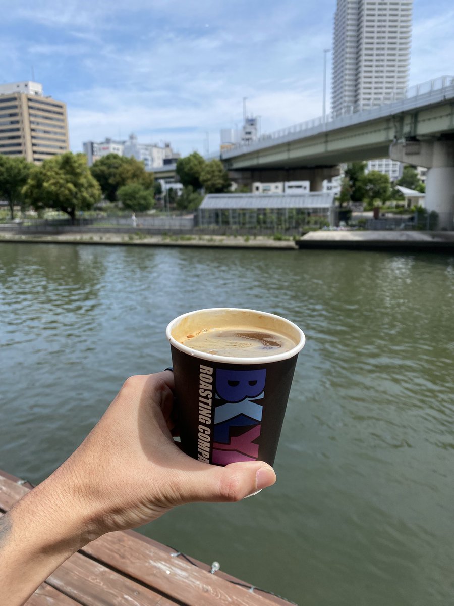 Coffeeshop Kalcer mentok di osaka
Untung ditemani temen2 Indonesia yg kerja di sini. Jadi tau tempat ini

Brooklyn coffeeshop

Hahaha