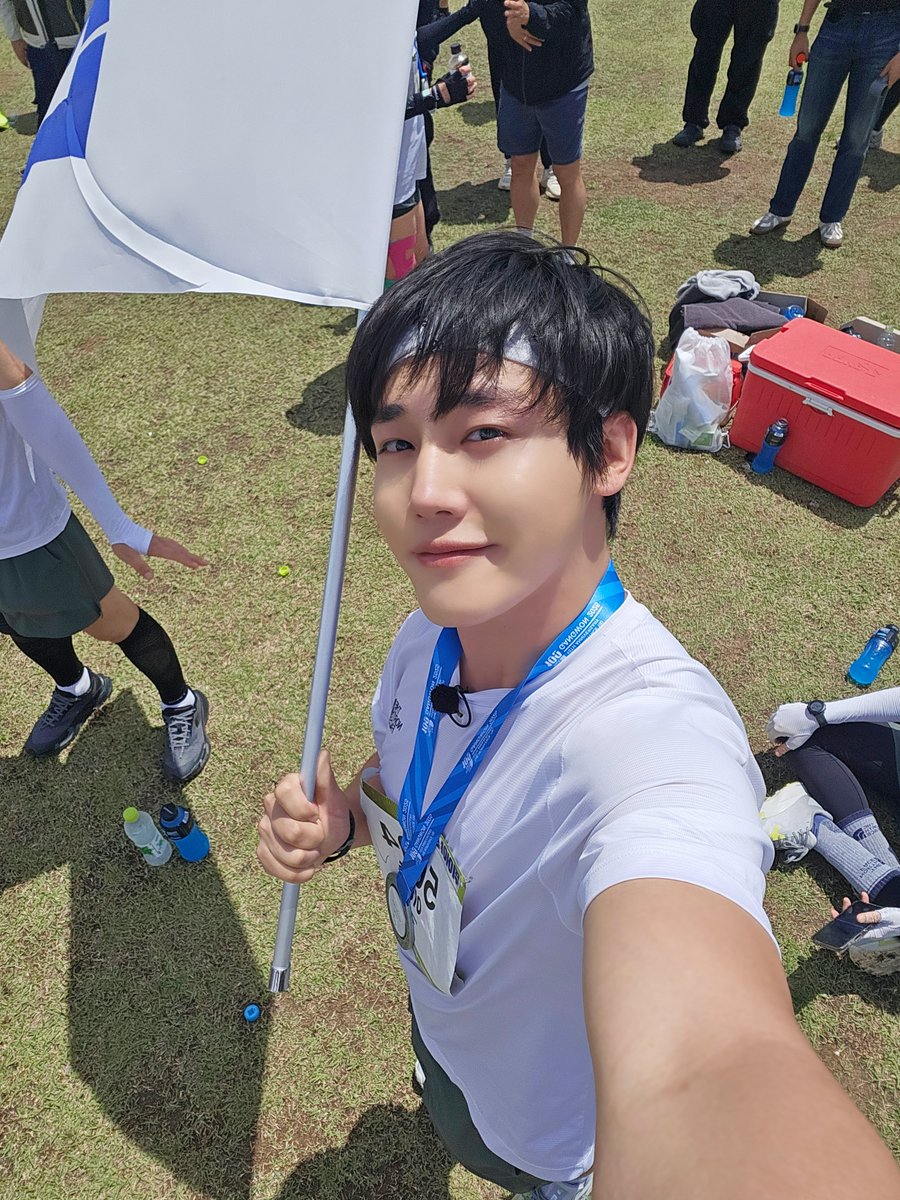 GoldenChild's tweet photo. [💡] #골드니스 여러분!
잠시 후 8:20 PM MBN #뛰어야산다
#이장준 이 출연합니다. 

#GoldenChild #골든차일드 #GNCD
#LEEJANGJUN https://t.co/yhrgJR03Br