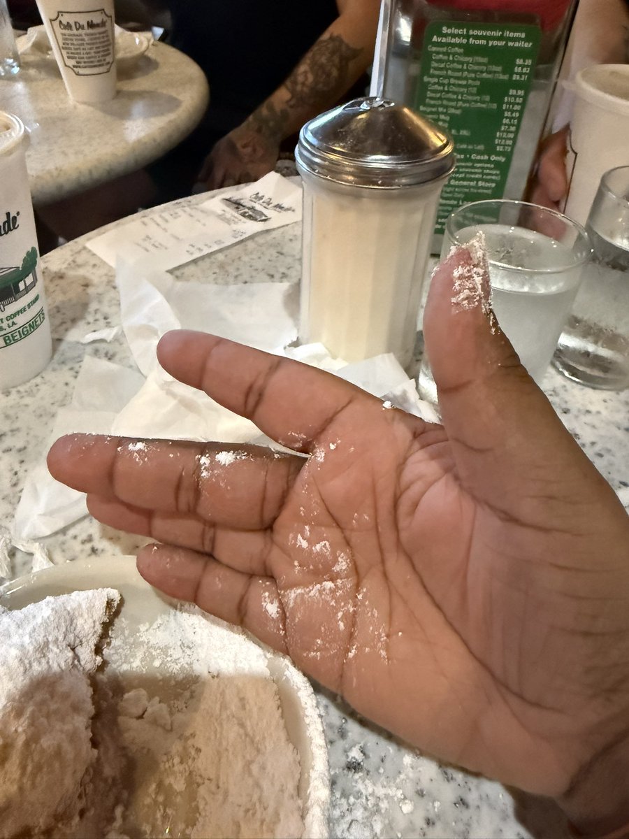 Can finally knock Cafe Du Monde off the list. Beignets and chicory coffee are heavenly. 🤤