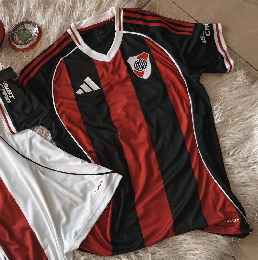 inforeald's tweet photo. REGALO LA SUPLENTE DE RIVER🤝🏻✅️

Elijo a uno entre los que comenten o le den fav/rt a este tweet y se la regalo.

📍Si quieren comprar en @sptkits73203 miren este video con los pasos a seguir y entren a la página https://t.co/m7tYHP3ENh

Quieren la titular, suplente o otra? https://t.co/QlprZOAv0A