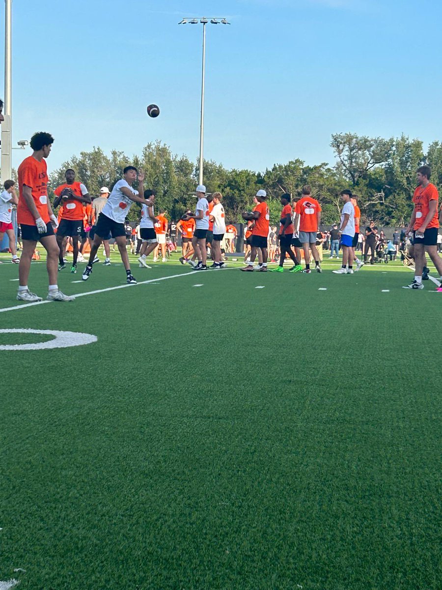 Had a good time at the <a href="/UTSAFTBL/">UTSA Football 🏈</a> camp, learned a lot and what I need to get better at. Thank you <a href="/CoachTraylor/">Jeff Traylor</a> and <a href="/Coach_DrP/">Pavit Patel</a> for the tips 🤙 <a href="/joehubb74/">Coach Hubb</a> <a href="/TexPreps/">TexPreps</a> <a href="/_ECFootball/">EC Hornet Football</a>