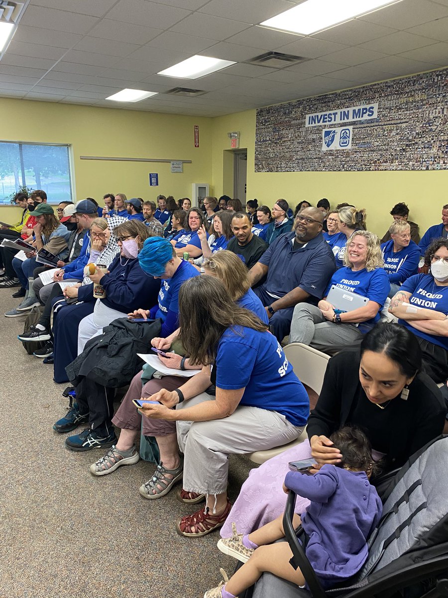 MFELocal59's tweet image. Over 100 members &amp;amp; community allies showed up to bargaining tonight despite the rain. The school year has ended, but our solidarity hasn’t!
#SummerOfSolidarity #HotLaborSummer