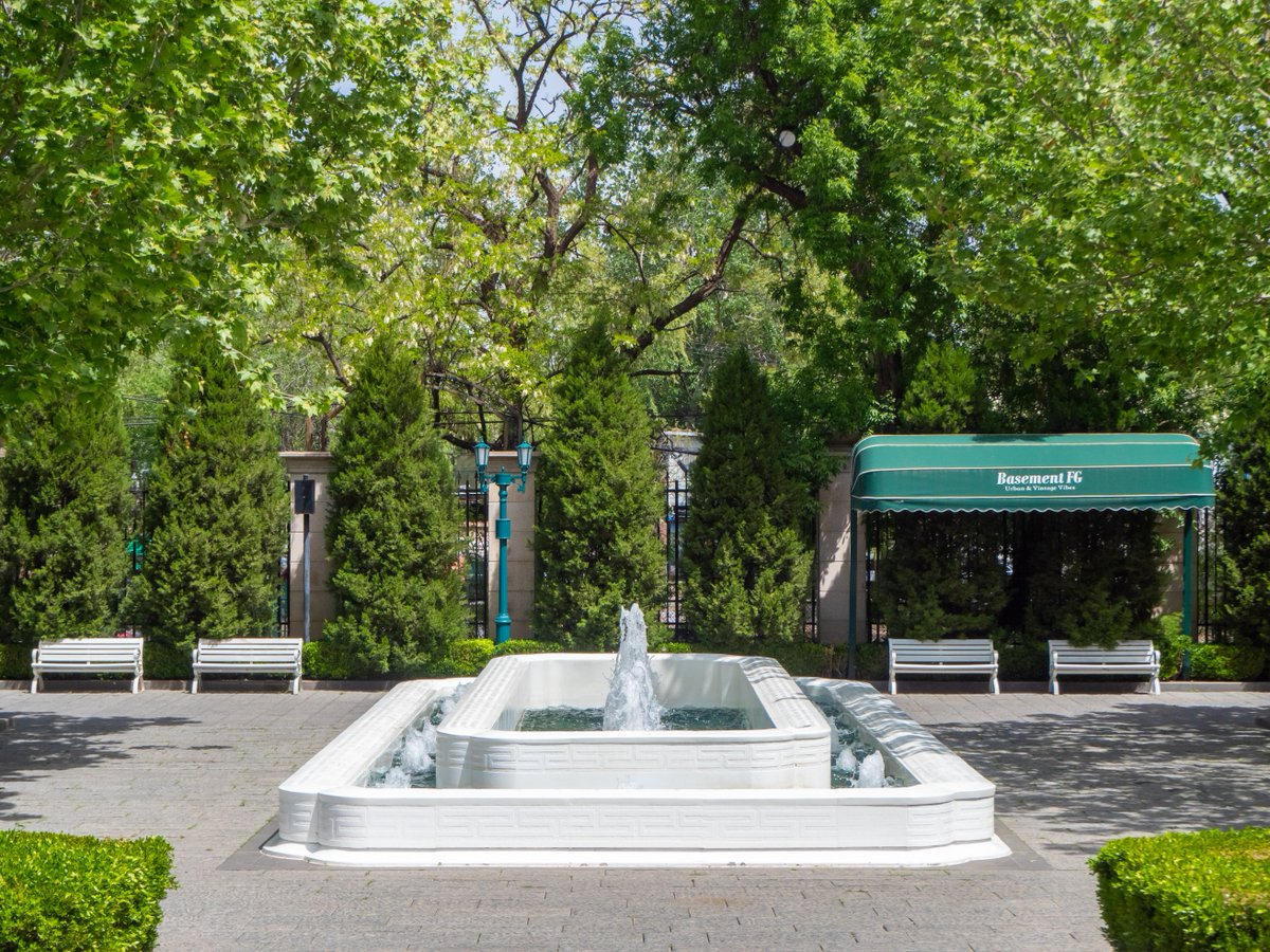 VisitBeijingcn's tweet photo. Jingshunyuan #Park is a rare urban green space designed in the style of a British garden. With romantic flower beds, classic fountains, and lush trees, it forms a quiet and picturesque retreat that feels far from the bustle of the city. #BeijingParks #CityRetreat #VisitBeijing https://t.co/xRUm3zcKBz
