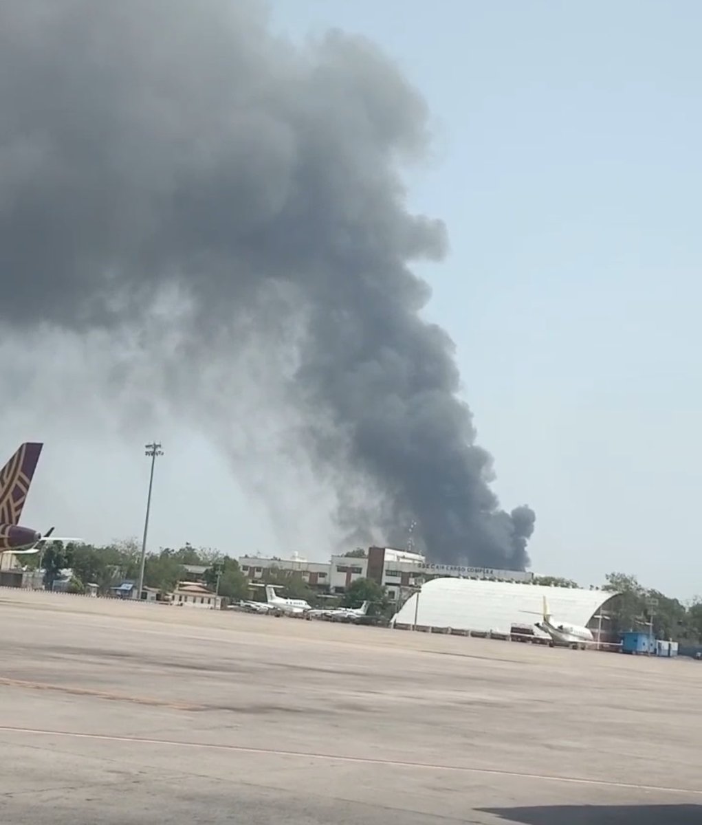 गुजरात के अहमदाबाद में यात्रियों से भरे प्लैन के दुर्घटनाग्रस्त होने का समाचार अत्यंत हृदयविदारक और पीड़ादायक है।

ईश्वर दिवंगत आत्माओं को अपने श्री चरणों में स्थान प्रदान करें और घायलों को शीघ्र स्वास्थ्य लाभ दे।
|| ॐ शांति ||💐🙏