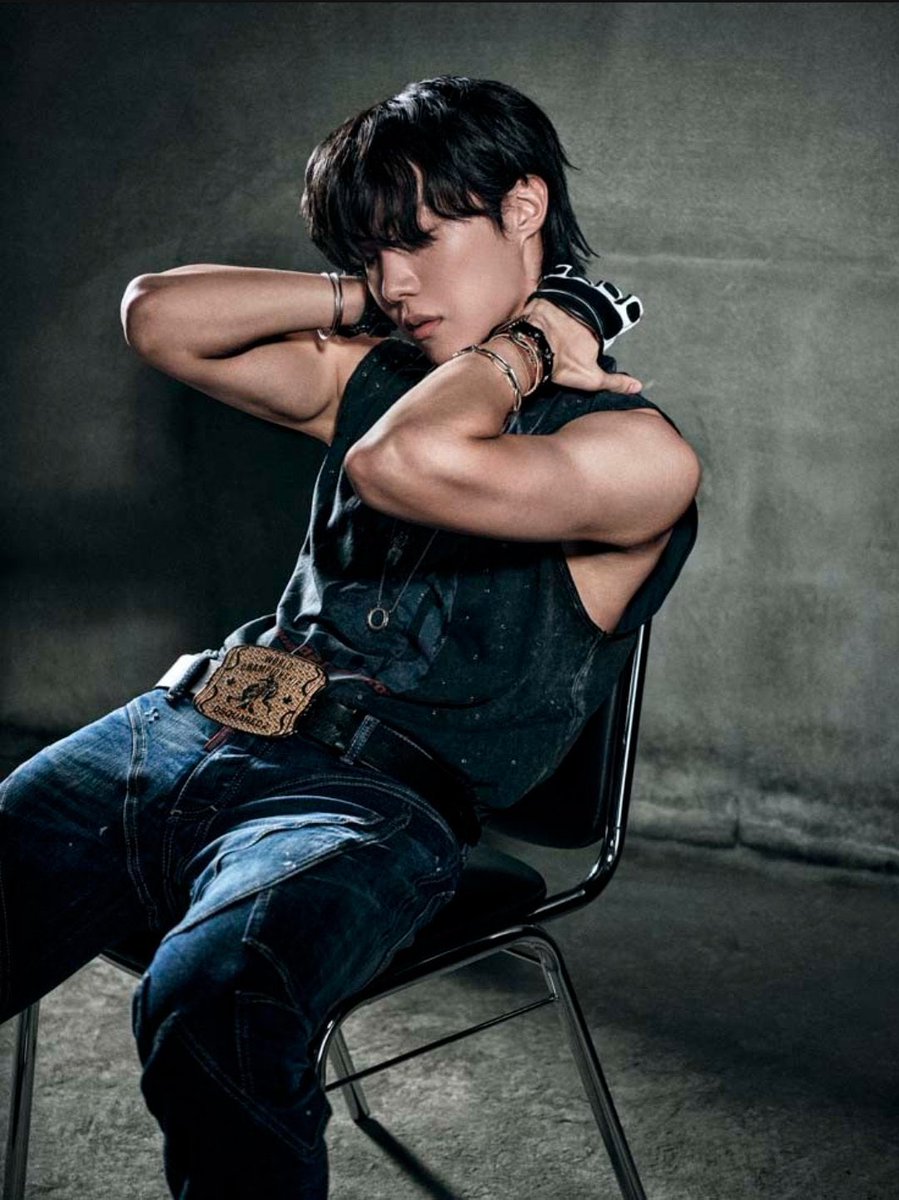 btspicstwt_'s tweet photo. [📸 PHOTOS] 

Exclusive Photos of #Jhope "Killin'It Girl" on MelOn..

#jhope_KllinItGirl https://t.co/fAtOzzgyzO