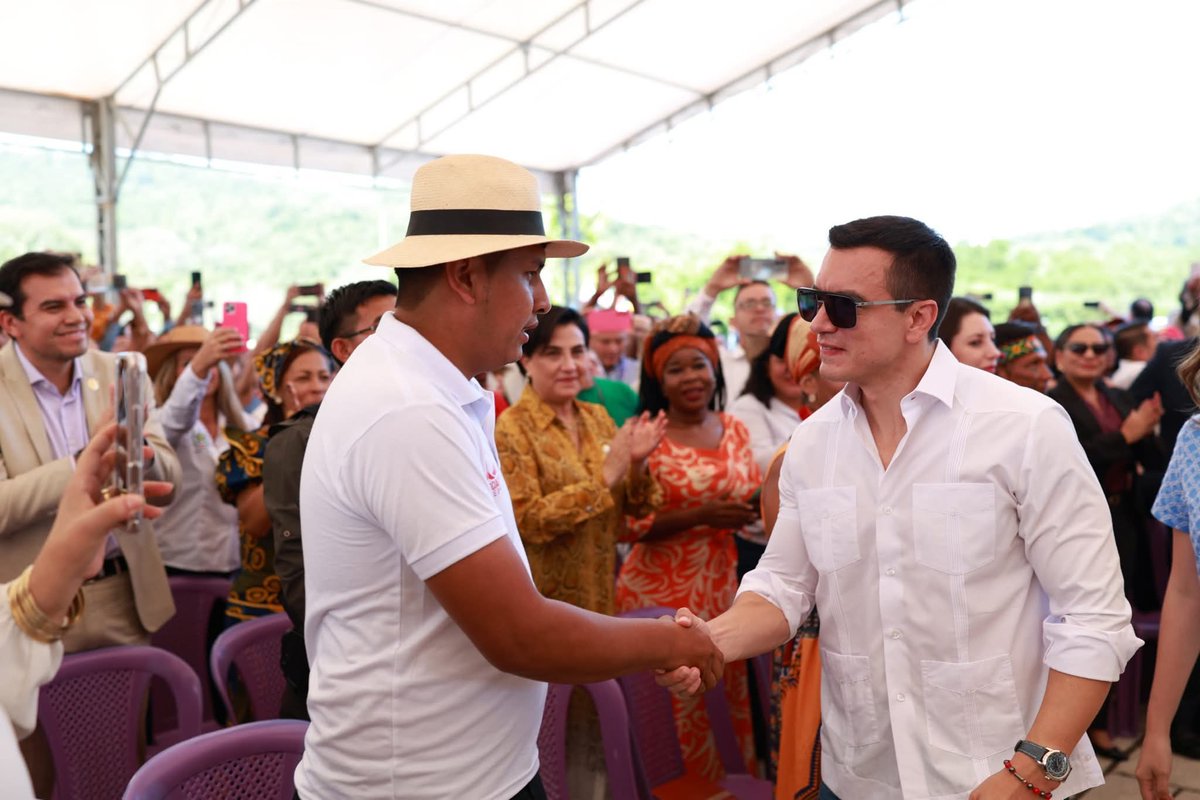 PRENSAVirtual_'s tweet image. #Ecuador|| 40 millones para fortalecer a las organizaciones indígenas, afroecuatorianas y montuvias en todo el país. 

El presidente Daniel Noboa  Azin lideró la entrega de USD 800 mil no reembolsables como parte del proyecto #Profecpiam. 

Estos recursos permitirán promover el…