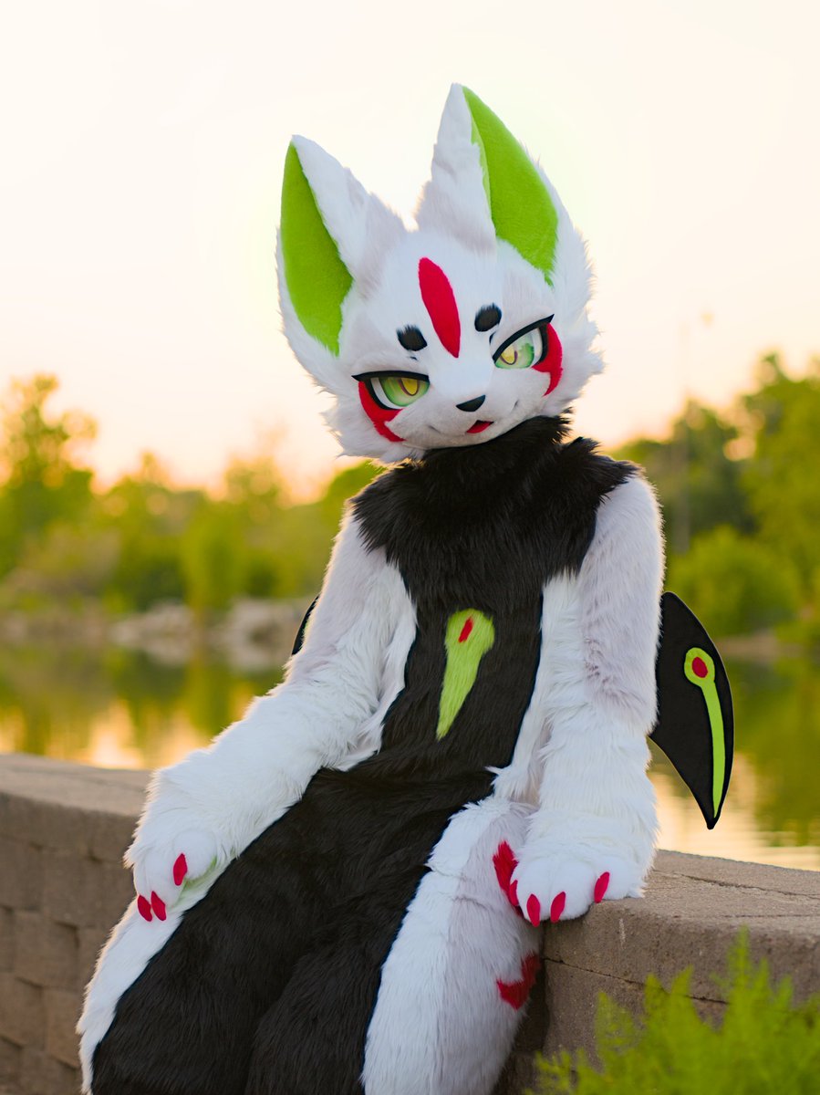 Join me for a walk in the park?

📸: <a href="/GhostReverie_NM/">Reverie</a> 
#FursuitFriday