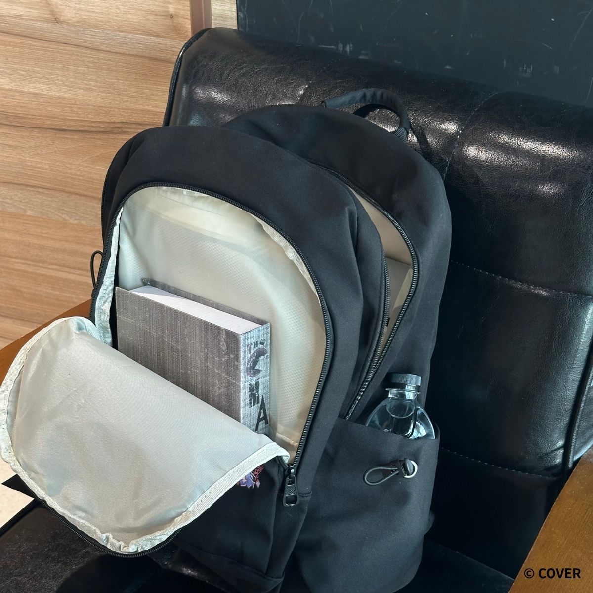ou_en_event_usa's tweet image. 📸 Merch Sneak Peek — Real Running Kit Photos Incoming!
We’re starting to reveal the actual product photos, and YES!! They’re totally worth the hype! 🎉
🎒 Backpack
The backpack with side pockets perfect for your bottle or umbrella, and also have a laptop sleeve inside!! It’s…