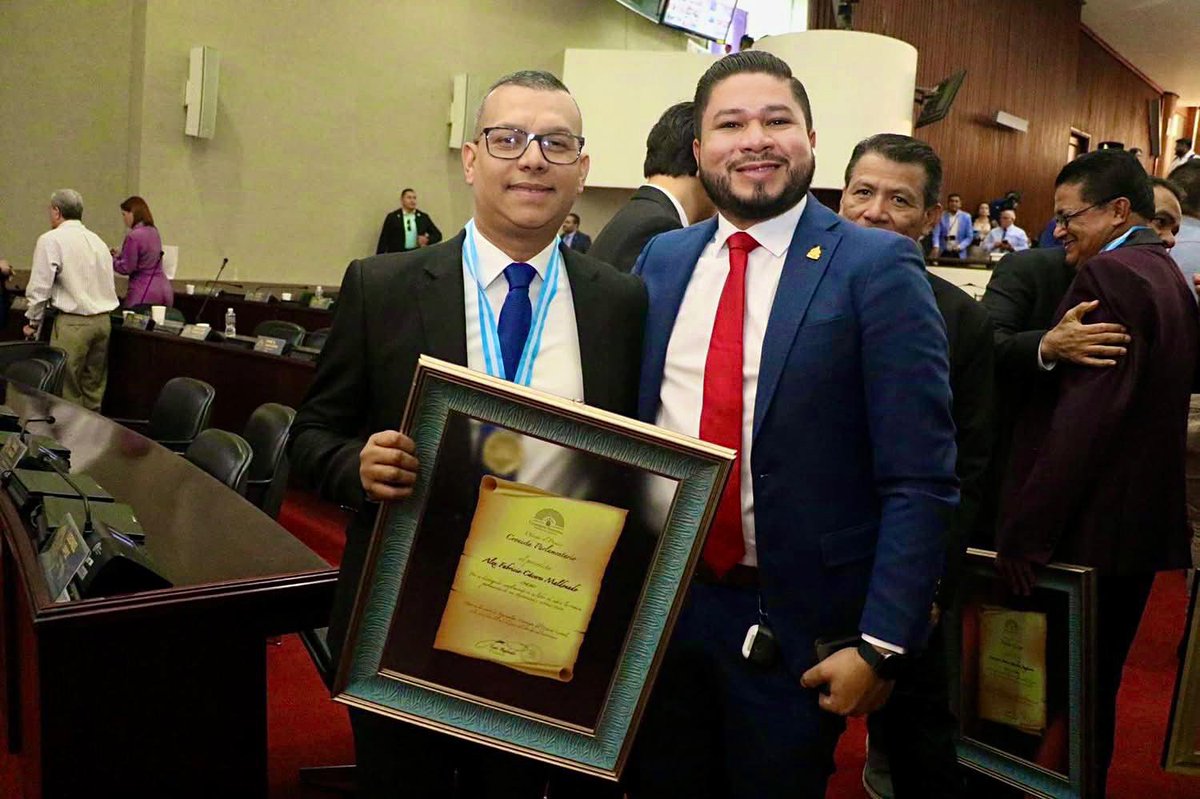Muy merecido reconocimiento al esfuerzo y dedicación en sus funciones periodísticas en especial en la cobertura legislativa. <a href="/AlexMal881809/">Alex Cáceres HCH</a>