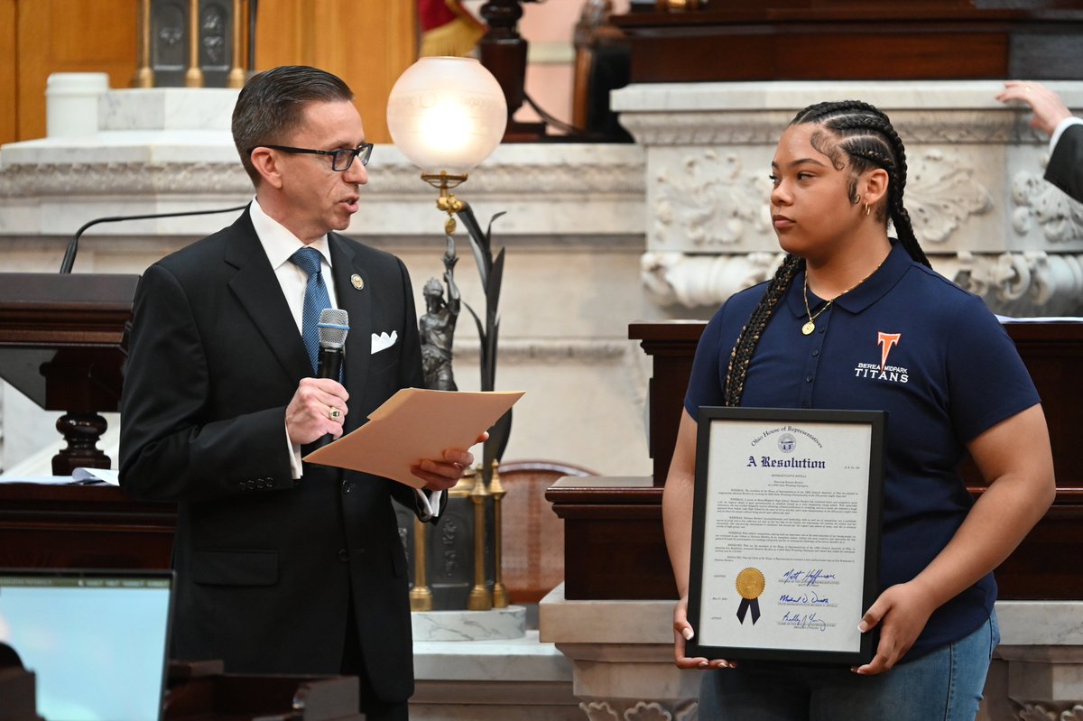 RepMikeDovilla's tweet image. Honored to welcome state champion Deionna Borders to the Ohio House this week. Her undefeated season and leadership are an inspiration to student-athletes across our state. #OhioHouse #GirlsWrestling #BereaMidpark