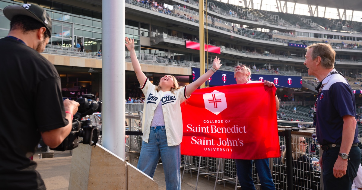 CSBSJU's tweet image. CSB+SJU Night at Target Field was a hit!
To honor retiring head SJU Baseball Coach Jerry Haugen, his son Lincoln threw the honorary first pitch to kick things off. Bennies and Johnnies brought the energy all night—especially during the 7th inning stretch. Swipe for photos!