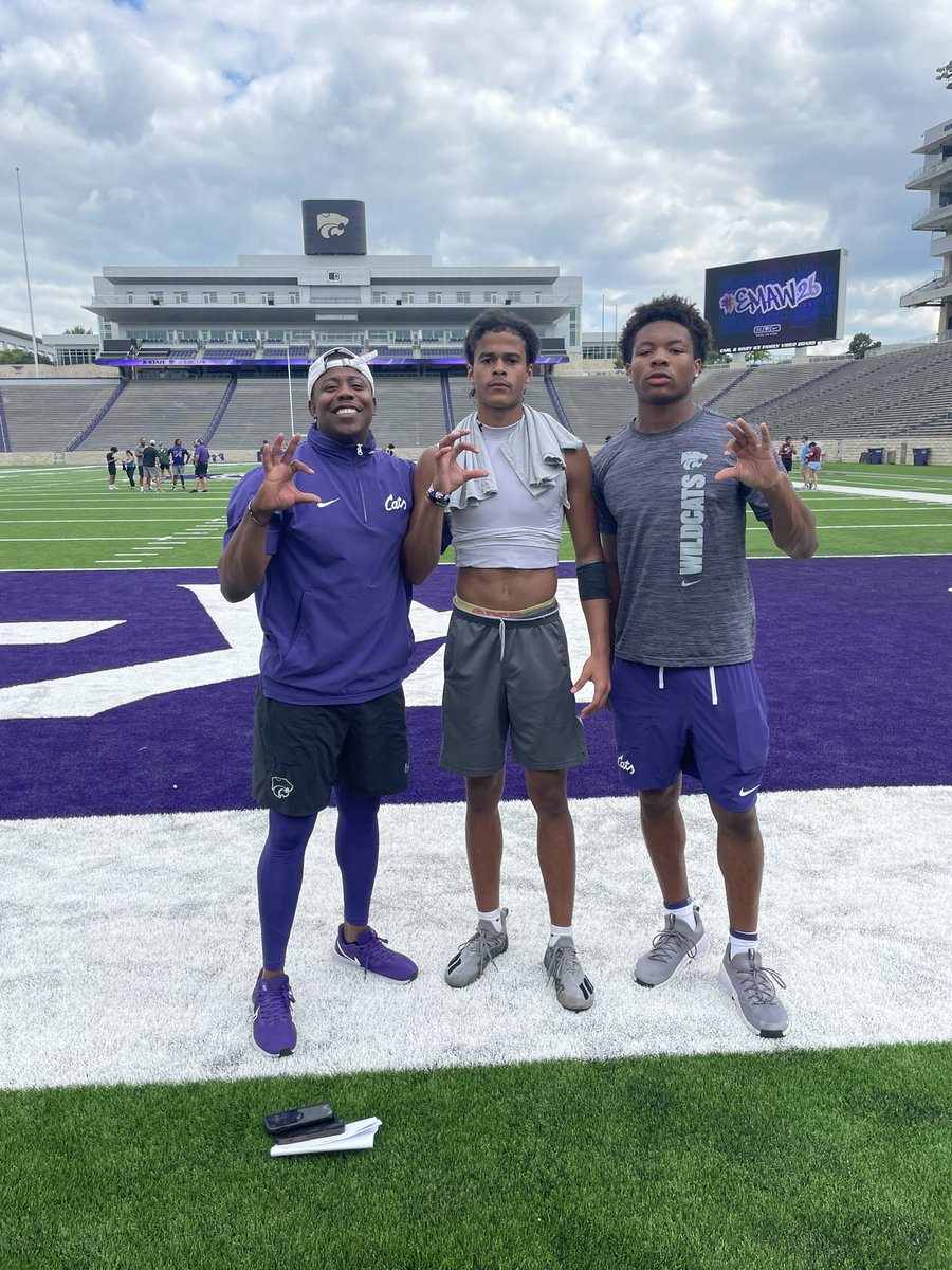 Traice Collier 🃏 (@traicecollier) on Twitter photo Thank you for having me in such a great atmosphere <a href="/Coach_Middleton/">Matthew Middleton</a> I appreciate the work the conversations and the energy Looking forward too being back <a href="/CoachKli/">Chris Klieman</a> <a href="/spedbraet/">Taylor Braet</a> <a href="/hjacobs67/">Hank Jacobs</a> <a href="/VanBMalone3rd/">K-State Coach Van B Malone</a> Thank you for having me in such a great atmosphere <a href="/Coach_Middleton/">Matthew Middleton</a> I appreciate the work the conversations and the energy Looking forward too being back <a href="/CoachKli/">Chris Klieman</a> <a href="/spedbraet/">Taylor Braet</a> <a href="/hjacobs67/">Hank Jacobs</a> <a href="/VanBMalone3rd/">K-State Coach Van B Malone</a>