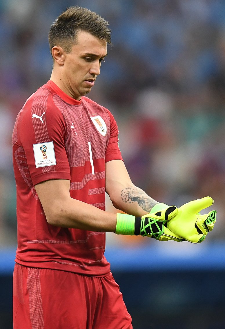 HakerPolitico's tweet photo. ISRAEL e IRÁN en guerra... mañana amanecemos con una guerra mundial nuclear
#ElMundoReal
...mientras en el país de PEÑAROL: ¿llega o no llega Muslera?😂🤣 https://t.co/OYnUb212hG