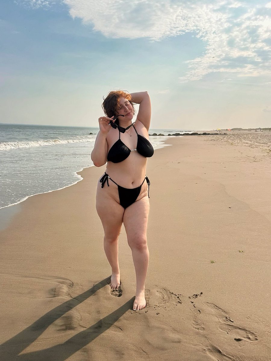 Looking for someone to help me with my sunscreen since redheads burn so quick!!!!