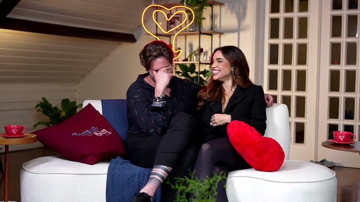 Np_AmorimSimoes's tweet photo. @PaulaAmorim @BrenoSimoes @DiCampagnolli 😍
#AmorSimLoveCast
#AmorSim
#Lovecast
#PaulaAmorim
#BrenoSimoes https://t.co/A1yqnXM9Z8