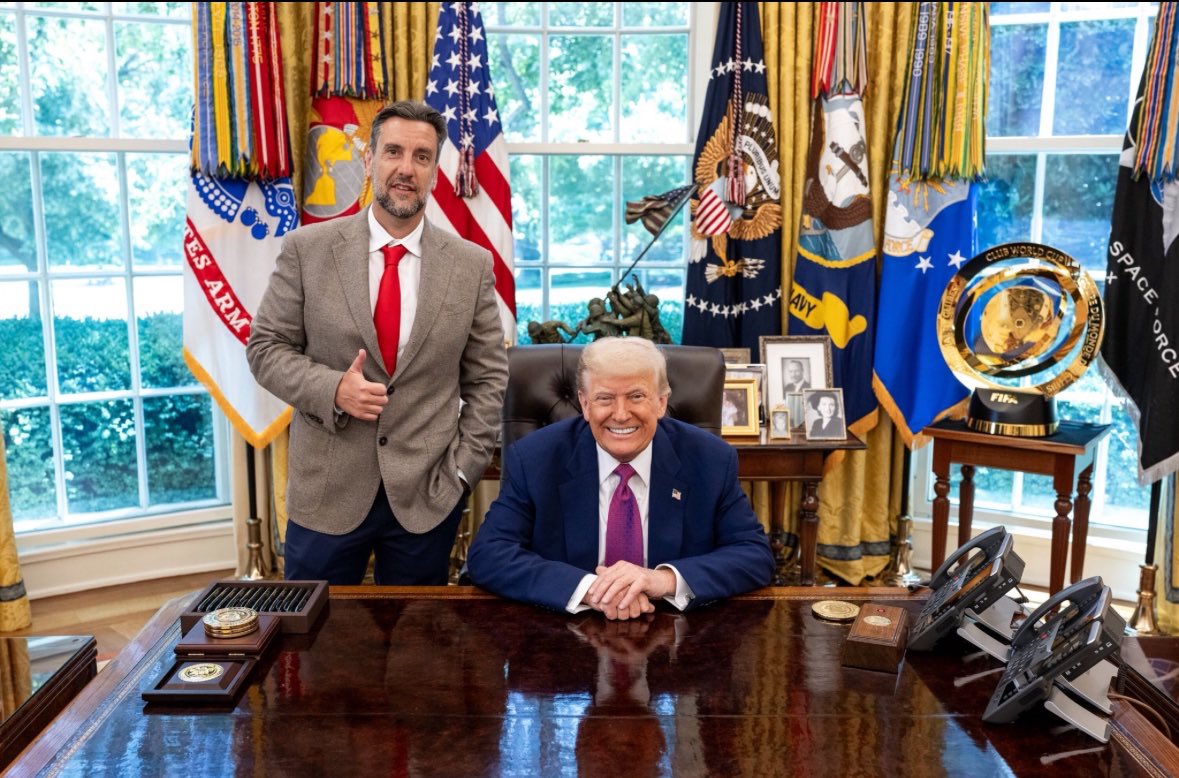 BadFoxGraphics's tweet image. When will @HowardKurtz be inviting @ClayTravis back to #Mediabuzz as a @FoxNews political commentator?