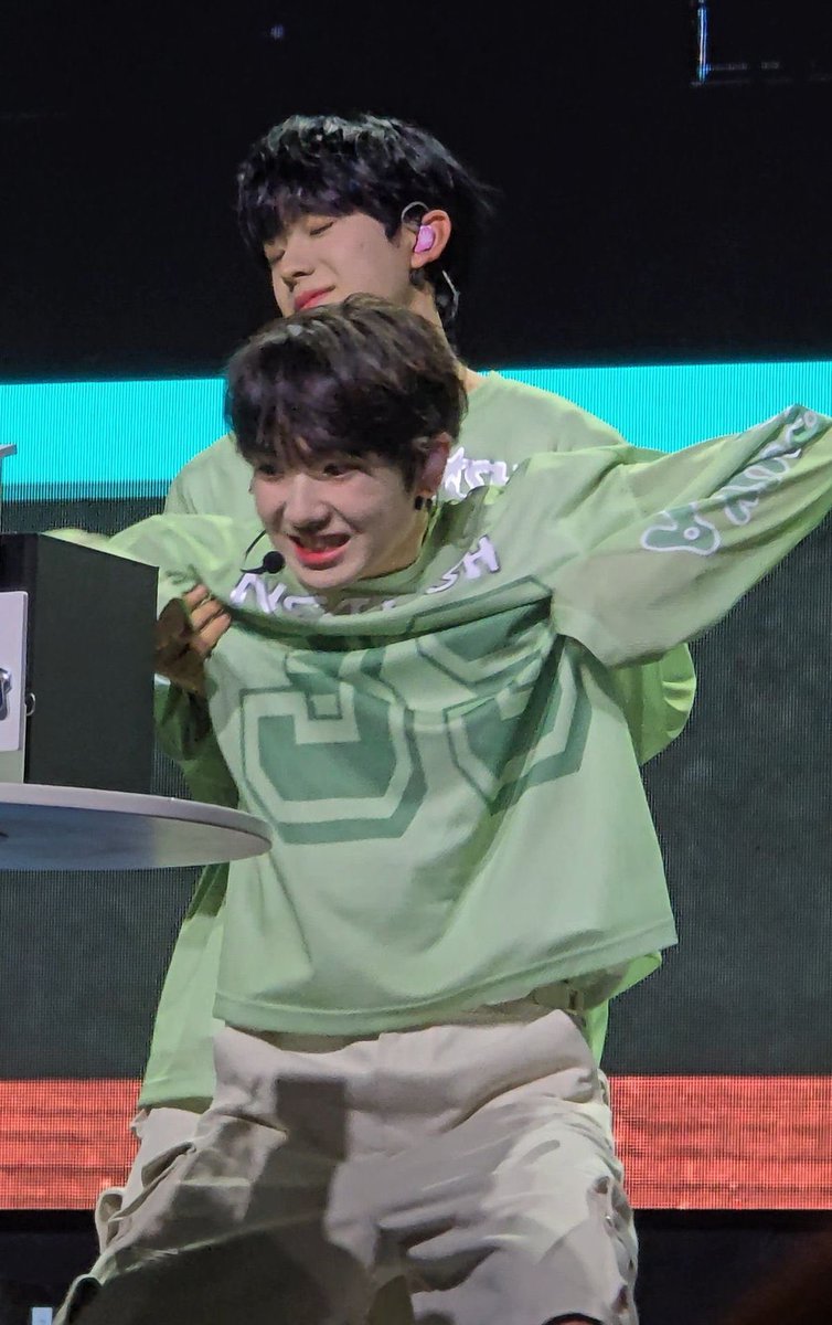 zyuejo's tweet photo. 어쨌든 유우시가 형이긴 합니디 https://t.co/8AizlNUnDq