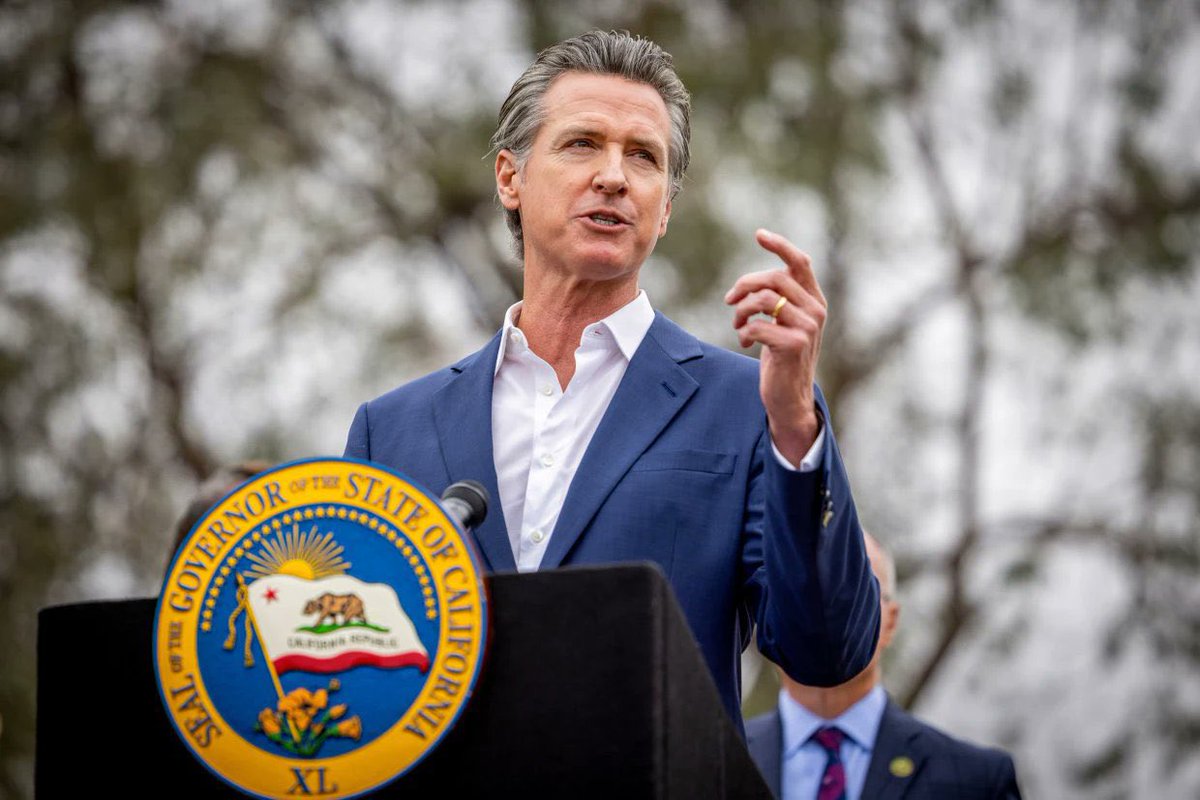 Protect Kamala Harris ✊ (@disavowtrump20) on Twitter photo Governor Gavin Newsom: “Donald Trump will be relieved of his command at noon tomorrow.”
RETWEET if you stand with <a href="/GavinNewsom/">Gavin Newsom</a> against Donald Trump! Governor Gavin Newsom: “Donald Trump will be relieved of his command at noon tomorrow.”
RETWEET if you stand with <a href="/GavinNewsom/">Gavin Newsom</a> against Donald Trump!