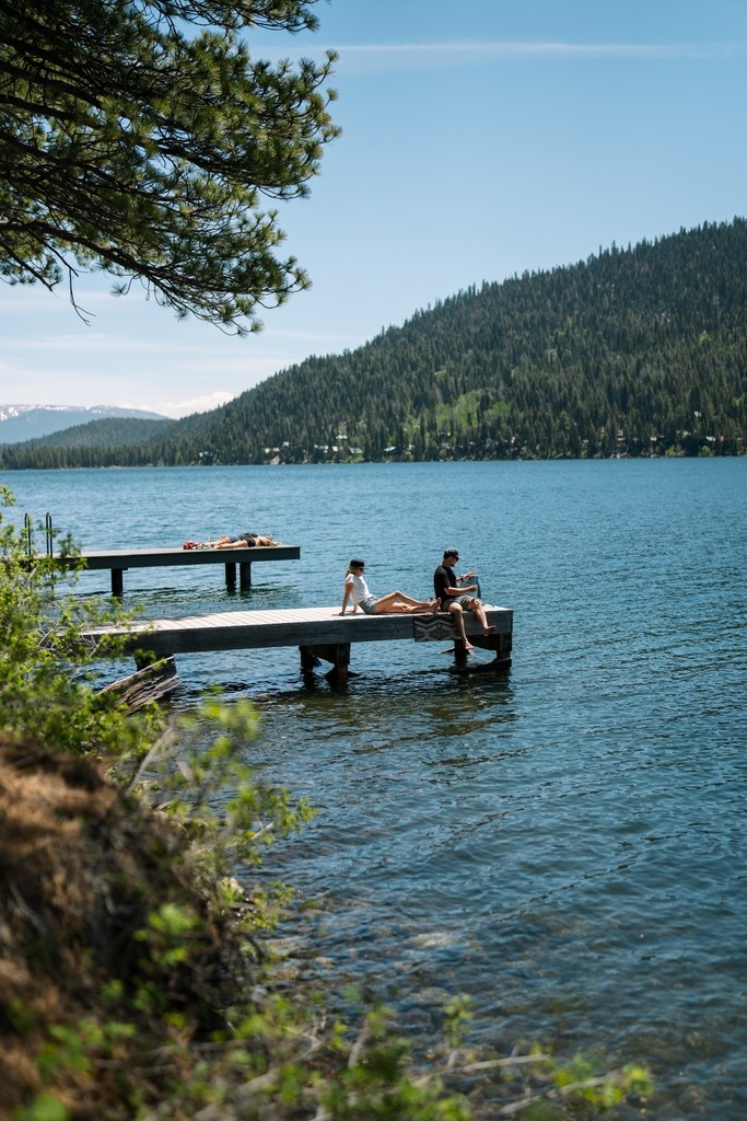 One of the best things about #DonnerLake are the 37 public piers. Yes, 37.

Scattered along the north shore, these first-come, first-served piers are perfect for sun-soaked days, swimming, picnics, fishing or just taking in the views. Get the details here: visittruckeetahoe.com/discover/donne…