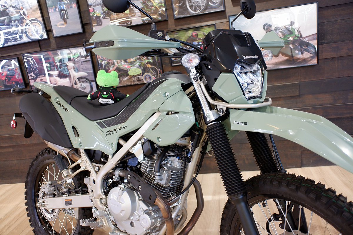 皆様、こんにちは。
カワサキプラザ茅ヶ崎です。
6月2日～8月29日までの期間で「SHERPA LIFE スタートキャンペーン」を行っております。
期間内に対象車両を購入すると、2万円分のマルチサポートクーポンをプレゼントさせて頂きます。
#kawasaki #カワサキプラザ茅ヶ崎 #klx230sherpa #乗るカワサキ