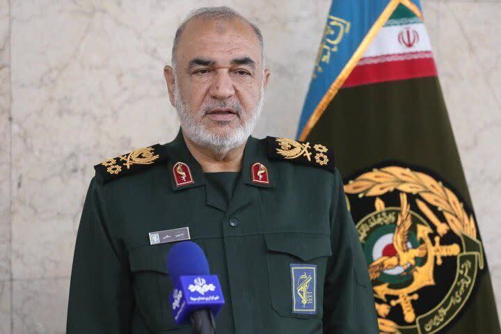 alef_mirzaeii's tweet image. انقد گفت مردم من جانم رو فدای شما میکنم تا بالاخره فدا شد😭