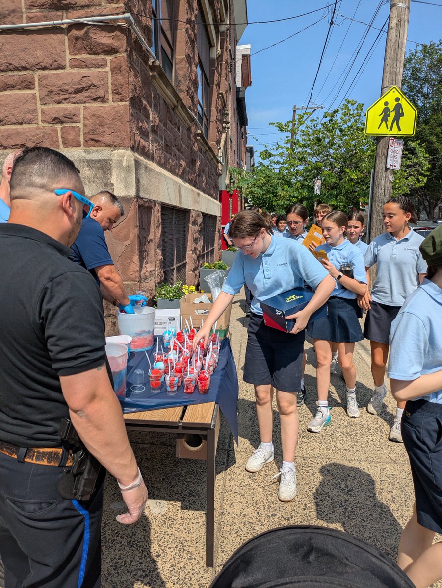 PPD26Dist's tweet image. The 26th District school beat officers along with members of PDAC served the students of St. Laurentius some water ice for their last day of school sponsored by the 26th PDAC. Have a great summer.