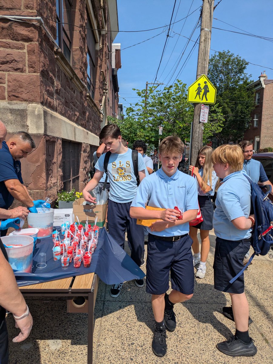 PPD26Dist's tweet image. The 26th District school beat officers along with members of PDAC served the students of St. Laurentius some water ice for their last day of school sponsored by the 26th PDAC. Have a great summer.
