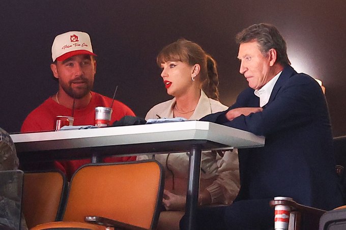 Travis Kelce, Taylor Swift, and Wayne Gretzky sitting together at Game 4 of the Stanley Cup Final. Via NHL Twitter