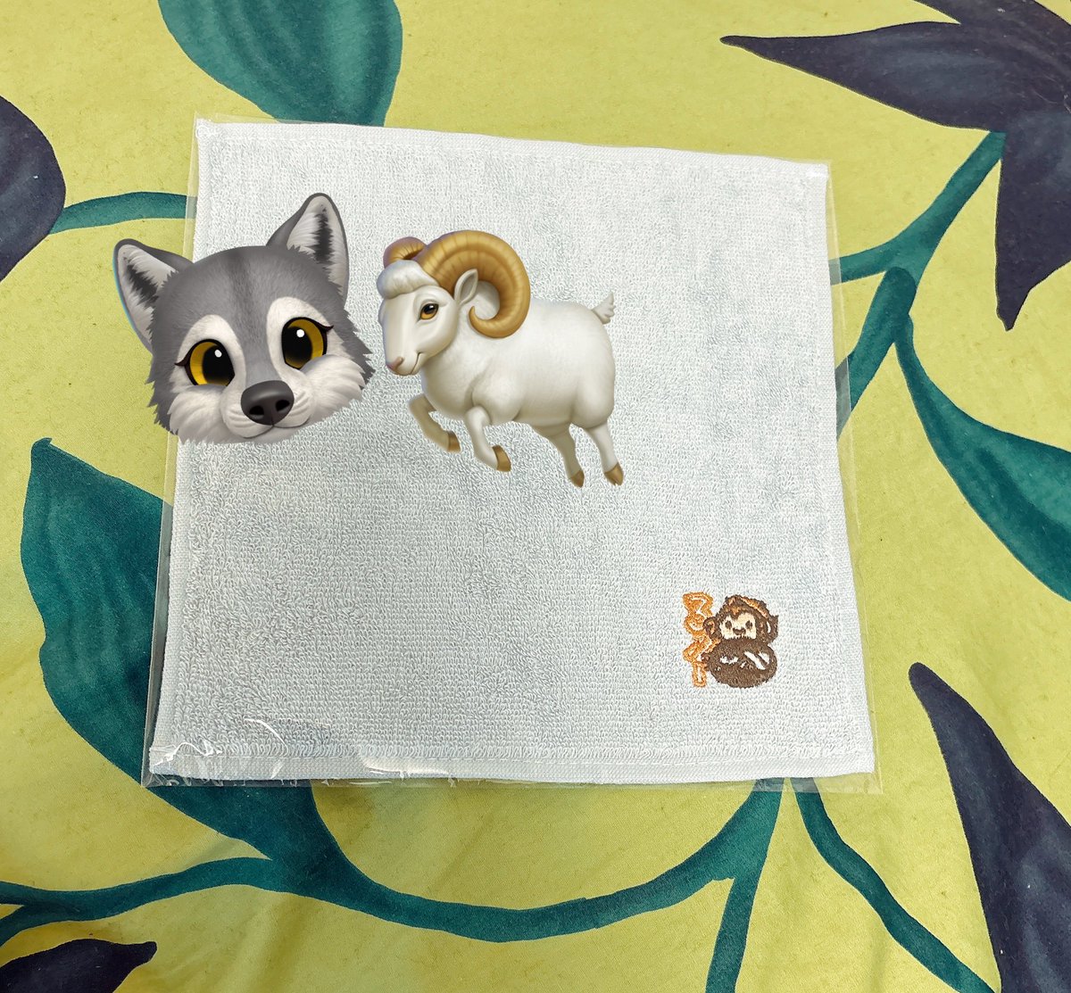 tinetittaa0415's tweet photo. 死ぬほど個体差の激しいノベルティの刺繍タオルが届きました。
無配なんで、許して下さい https://t.co/VWoC37sqZC