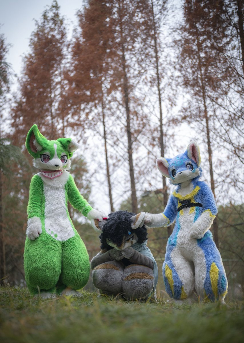 #FursuitFriday  是威威聚聚～