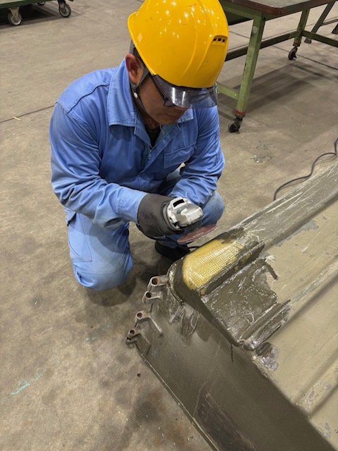 1log_nerima's tweet image. 今月の #MVP は、車両燃料陸曹!彼のミッションは、隊の車両運用全体を掌握し、それぞれの任務に最も適した車両を手配すること。また、必要な燃料補給の全般管理です。もちろん、整備もしっかりとやってくれます!彼は、隊の活動を支える縁の下の力持ちです。
#施設整備隊 #プロフェッショナル