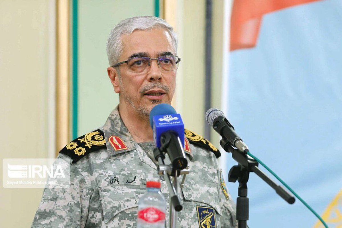 AlertaNews24's tweet photo. 🇮🇷🇮🇱 | URGENTE: Los medios de comunicación iraníes afirman que los informes indican que el general Bagheri se encuentra actualmente en la sala de guerra y está ileso, a pesar de afirmaciones anteriores de parte de los israelíes. https://t.co/6qc8u7X2H0