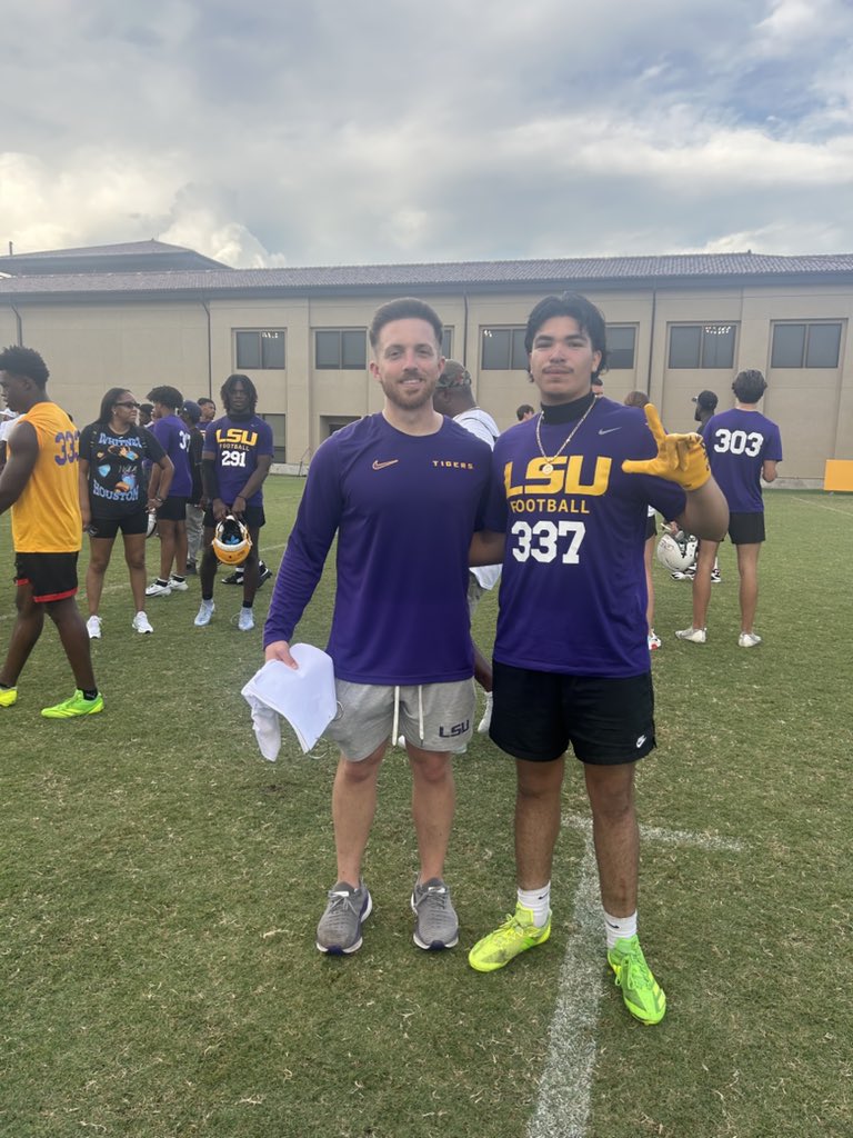 Going on 4th year with my dawg coach Dodson 🙏🏼 huge blessing to be taught the skills to be great thru my years in high school!