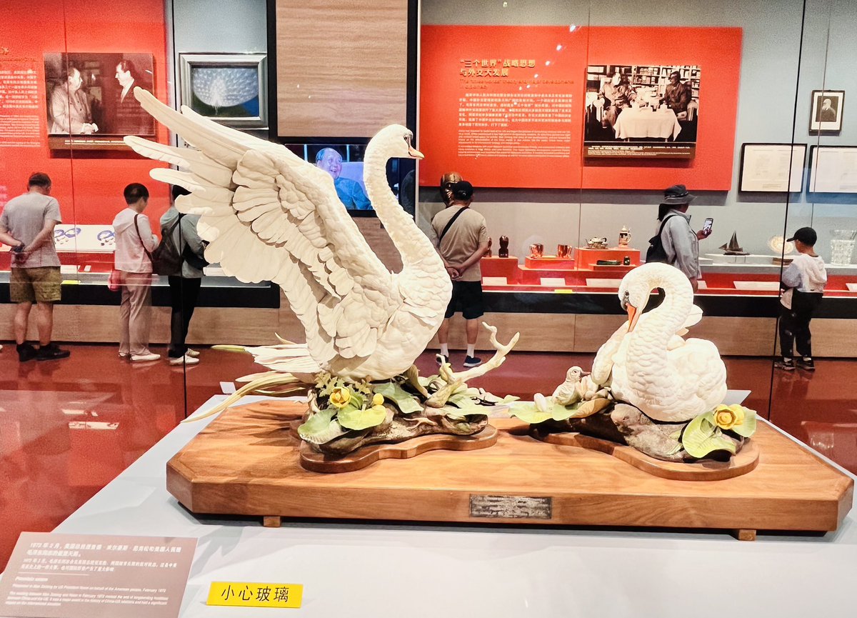 #Porcelain swans presented to Chairman #MaoZedong by #US President #Nixon on behalf of American people half a century ago. 
The meeting between Mao&amp;Nixon in 1972 marked the end of longstanding hostilities between #China &amp; US. It was a major event in history of China-US relations