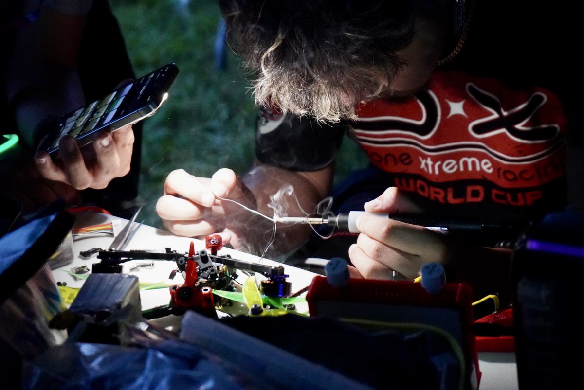 ハジメ Hajime magic 🇯🇵 ⌘ (@hajime_magic) on Twitter photo #MultiGPIO
Freedom spec
<a href="/yuki_fpv/">YUKI Hashimoto 橋本勇希 FPVドローンレーサー</a> 3位
指定された重さ、プロペラ、設定など、全機同一にして、パイロットの操縦技術を競う競技
必ず接戦になるから見やすくて観客も楽しい!
日本でもやりたい!! #MultiGPIO
Freedom spec
<a href="/yuki_fpv/">YUKI Hashimoto 橋本勇希 FPVドローンレーサー</a> 3位
指定された重さ、プロペラ、設定など、全機同一にして、パイロットの操縦技術を競う競技
必ず接戦になるから見やすくて観客も楽しい!
日本でもやりたい!!