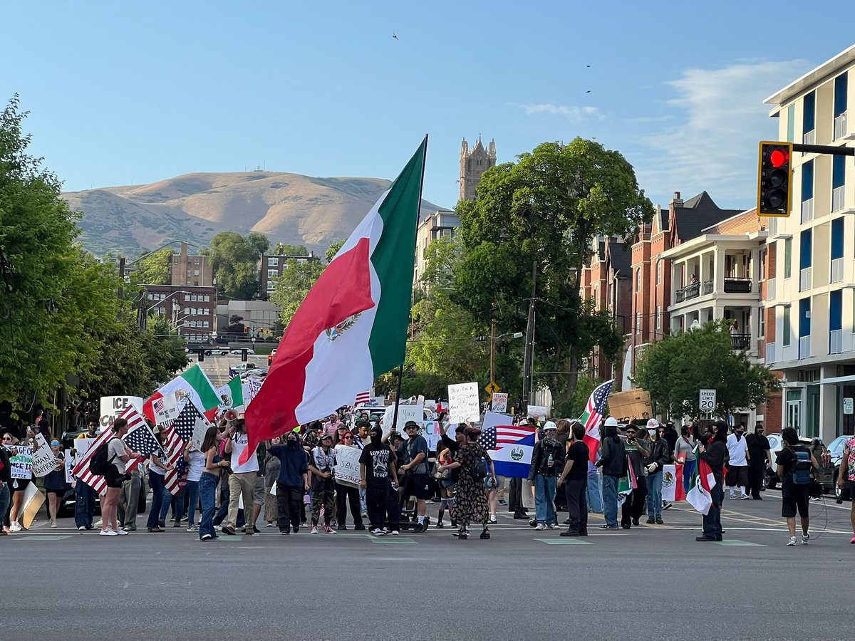 SLCScanner's tweet photo. #SaltLakeCity #WashingtonSquare The demonstrators went around the block and are back at Washington Square. The group is significantly smaller and appears to be winding down. https://t.co/3WgpxTuHzL