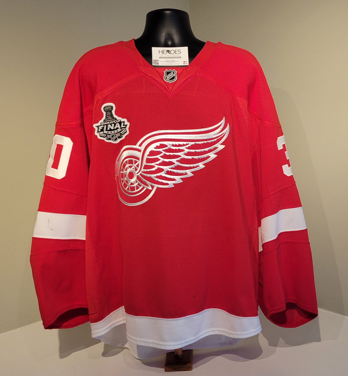 HeroesofCrease's tweet photo. Today's #PieceOfHistory is this 2008-09 #DetroitRedWings home jersey worn by #ChrisOsgood throughout the 2009 NHL playoffs, including Games 1, 2, 5, and 7 of the #StanleyCupFinals vs Pittsburgh.
It exhibits several black marks, an unrepaired hole, as well as eight team repairs. https://t.co/J25vsyzdEv